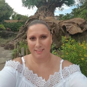 Meet your Posher, Deedee